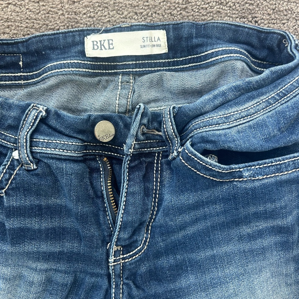 BKE Stella Stretchy Low Rise Blue Ankle Cropped Capri Jeans with Distressed Hem - Picture 5 of 10